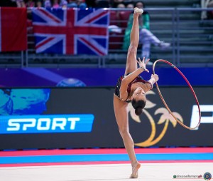 f hoop shybanova mariia pol sfe07837 copia simone ferraro ph